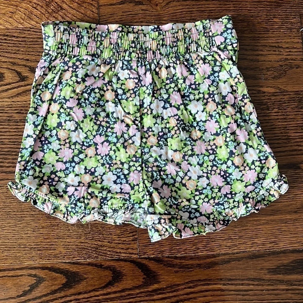 Girls Size 5 Shorts and Top Set with Floral Details - Picture 3 of 7